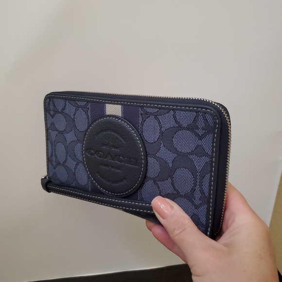Coach Dempsey Large Phone Wallet In Signature Jacquard Witn Stripe And C… - Picture 13 of 13